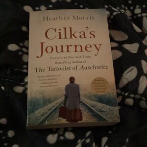Heather Morris
Cilka's Journey: A Novel
Book 2 of 3: Tattooist of Auschwitz